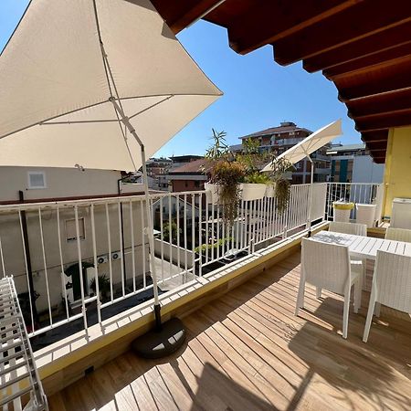 Апартаменти Casa Klimt Vicinissima Al Mare Parcheggio Privato Gratuito Se Disponibile Пескара Екстер'єр фото